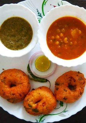 A picture of Instant rava vada.