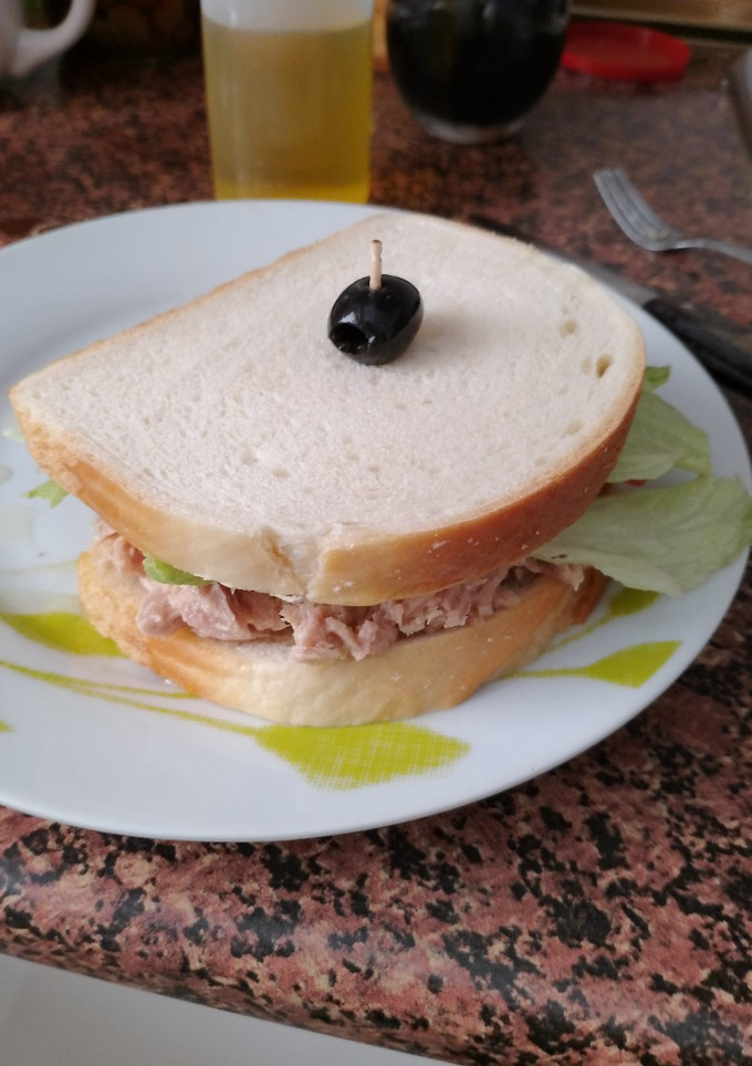 Una foto de Sándwich de atún