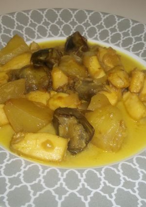 Una foto de Potas con salsa combinada