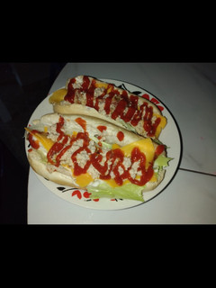 Una foto de •Hot dogs con pollo•