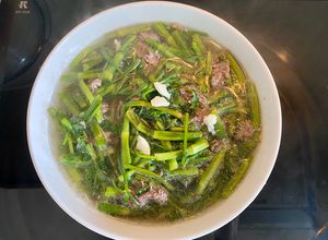 Hình của món Canh thịt bò rau cần.