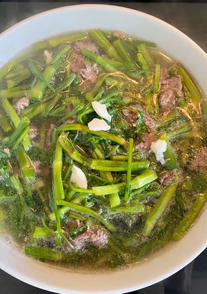 Hình của món Canh thịt bò rau cần.