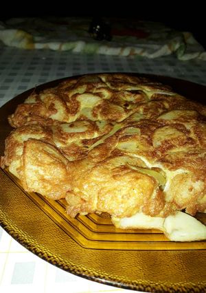 Una foto de Tortilla de papa tradicional