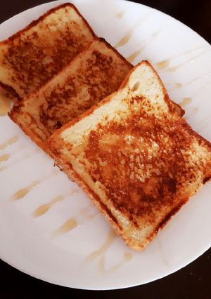 A picture of French Toast.