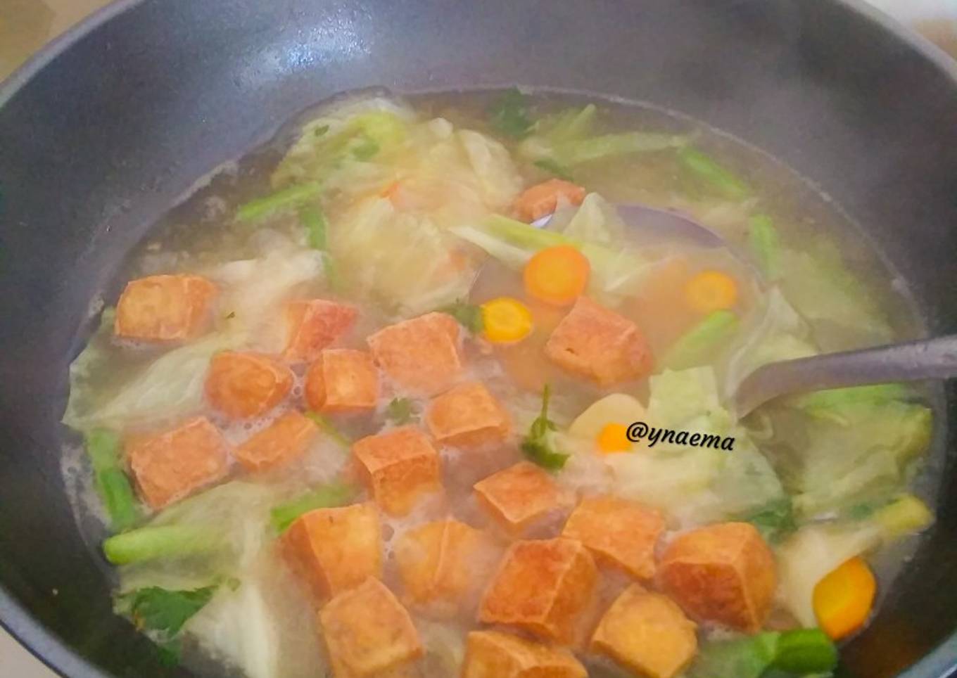 18. Sup tahu dengan sayuran