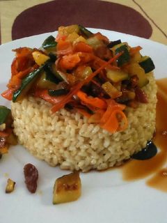 Una foto de Arroz al curry con leche de coco y verduritas