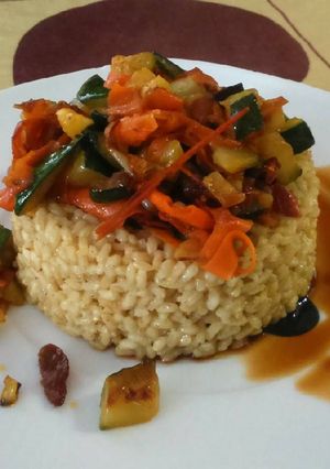 Una foto de Arroz al curry con leche de coco y verduritas