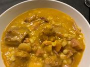 Una foto de locro facil