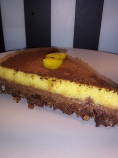 Una foto de Pastel de mango y chocolate