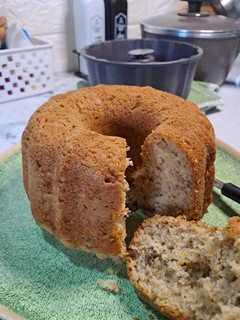 Una foto de Budín húmedo de banana y nuez en cacerola essen!