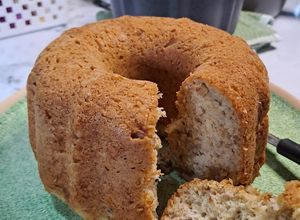 Una foto de Budín húmedo de banana y nuez en cacerola essen!