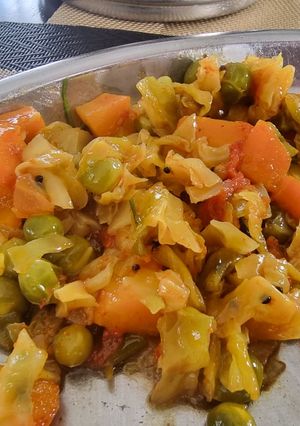 A picture of Cabbage carot peas sabzi in pressure cooker.