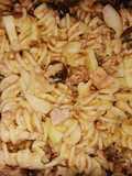 Ensalada de tornillos con atún y manzanas