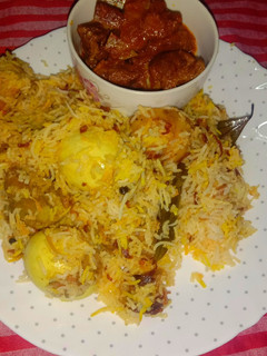 চিকেন দম বিরিয়ানি(Chicken dum biriyani recipe in bengali) রেসিপির প্রধান ছবি
