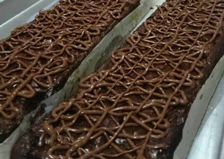 Resep Brownies Shiny Crust Topping Nutella Oleh Hilda Dawood Cookpad