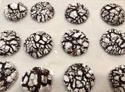 A picture of crinkle cookies
