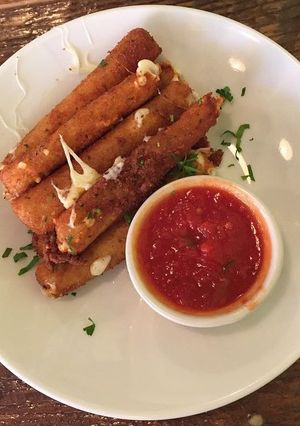 Una foto de mozzarella sticks (Palitos de mozzarella )