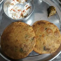 A picture of Aalu pyaj ki puri with bundi raiyta.