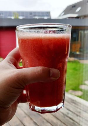Una foto de Batido de frutillas con jugo de naranja 🍓🍊