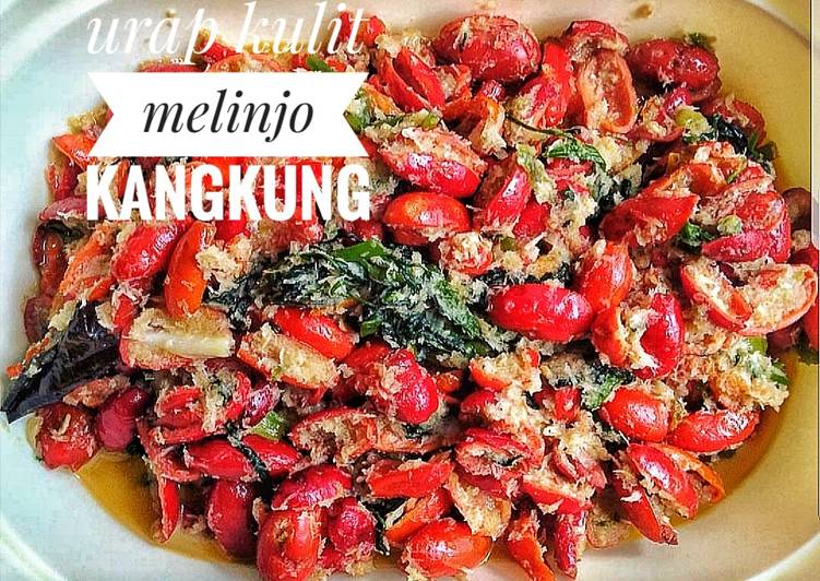 Bagaimana Menyiapkan Urap kulit melinjo + kangkung, Enak Banget