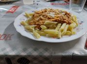 Una foto de penne chorizo