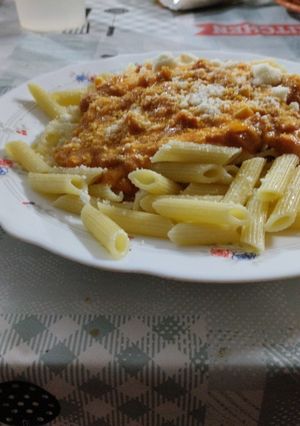 Una foto de Macarrones con nata y huevo guisado