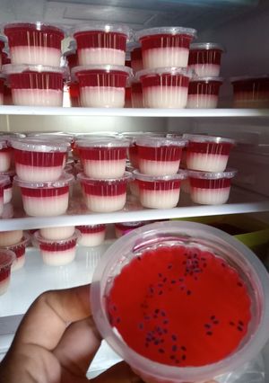 Foto resep Puding susu strawbery selasih