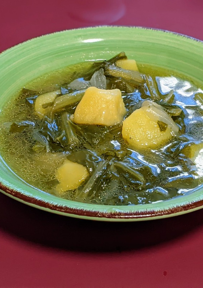 Una foto de Sabores humildes: acelgas con patatas
