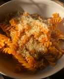 Fusilli en salsa de calabacita y vodka