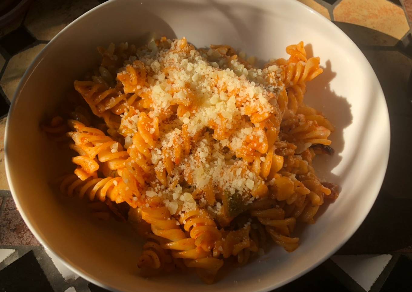 Fusilli en salsa de calabacita y vodka