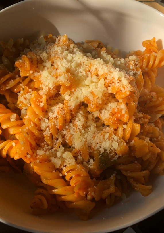 Una foto de Fusilli en salsa de calabacita y vodka