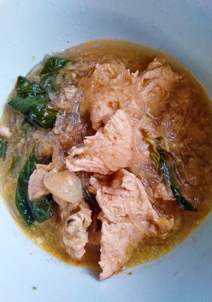 A picture of Chicken Red Curry with Glass Noodles.