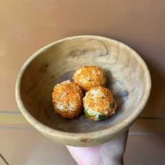 รูปของ Bola-Bola Nasi Uduk