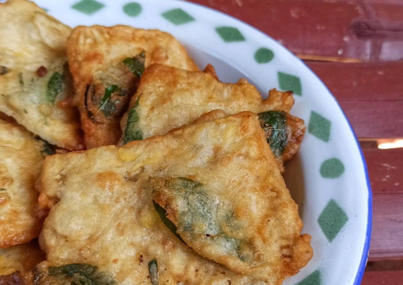 610. Tempe Goreng Daun Kemangi dan Daun Jeruk