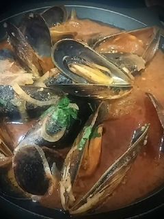 Una foto de 312. Mejillones con salsa de tomate