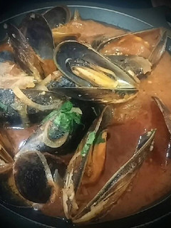 Una foto de 312. Mejillones con salsa de tomate