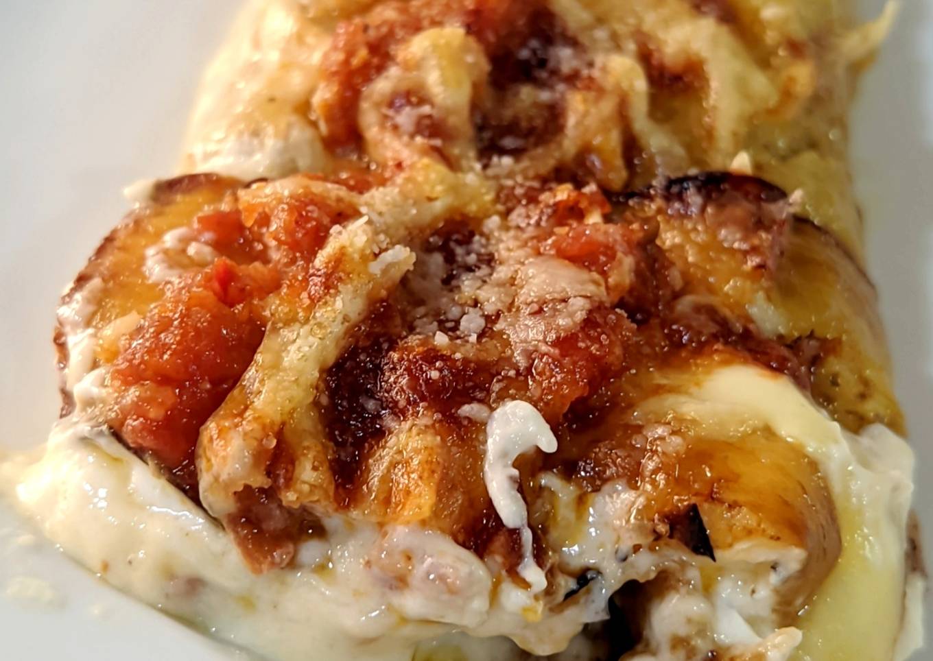 Canelones de berenjena asada rellenos de queso