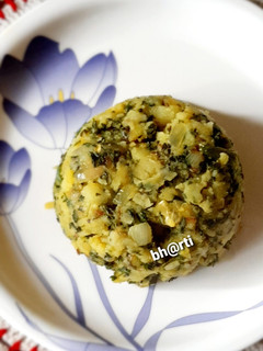 आलू मेथी (aloo methi recipe in marathi) रेसिपी चे मुख्य फोटो