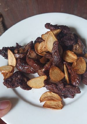 Hình của món Gan heo cháy tỏi.