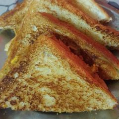 A picture of Crispy cheesy sandwich 🍰.