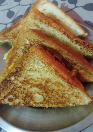 A picture of Crispy cheesy sandwich 🍰.