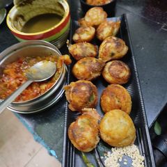 #SIS#Uraddal appe(veg with coriander,pudina onion,tomato chutney A picture of #SIS#Uraddal appe(veg with coriander,pudina onion,tomato chutney.