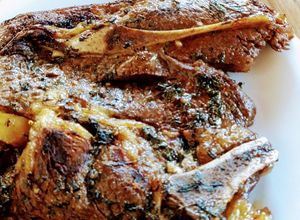 Una foto de Bife ancho sellado inverso  y puré de zanahorias especiadas