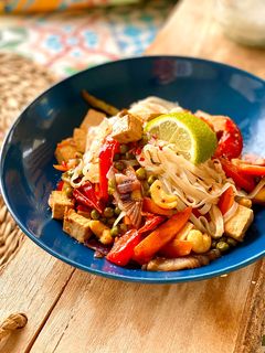 Una foto de Noodles veganos de aprovechamiento total