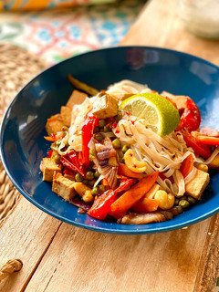 Una foto de Noodles veganos de aprovechamiento total