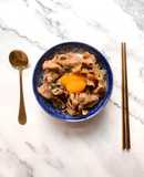 月見雪花牛丼