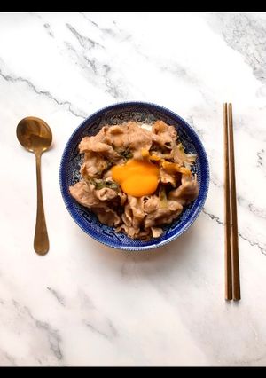 月見雪花牛丼 的食譜成品照片