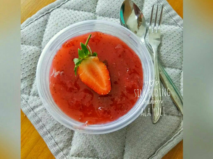 Langkah Mudah untuk Membuat Silk puding strawberry yang Lezat Sekali