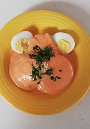 Una foto de Papa con crema de pimiento