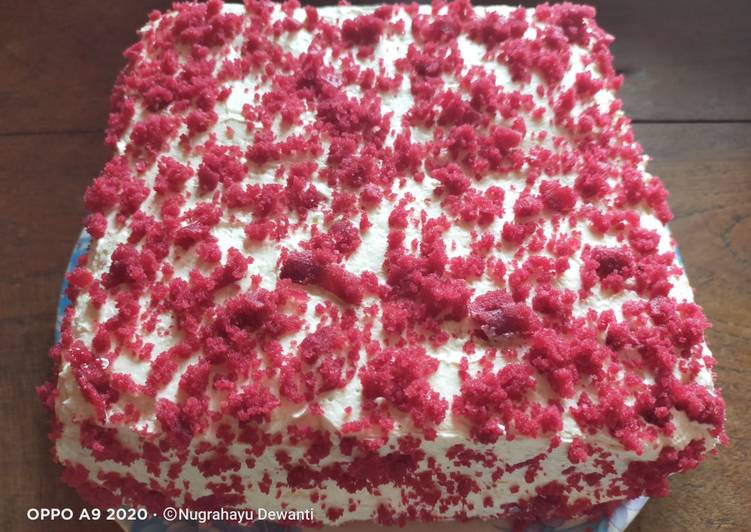 Red Velvet Steamed Cake With Ermine Buttercream